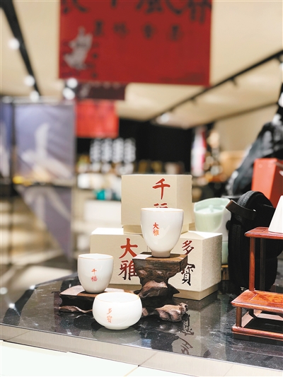 文物與文創(chuàng)跨界融合，塑造“流行中國(guó)”——碑林文創(chuàng)旗艦店試運(yùn)營(yíng)文化用品獲熱捧